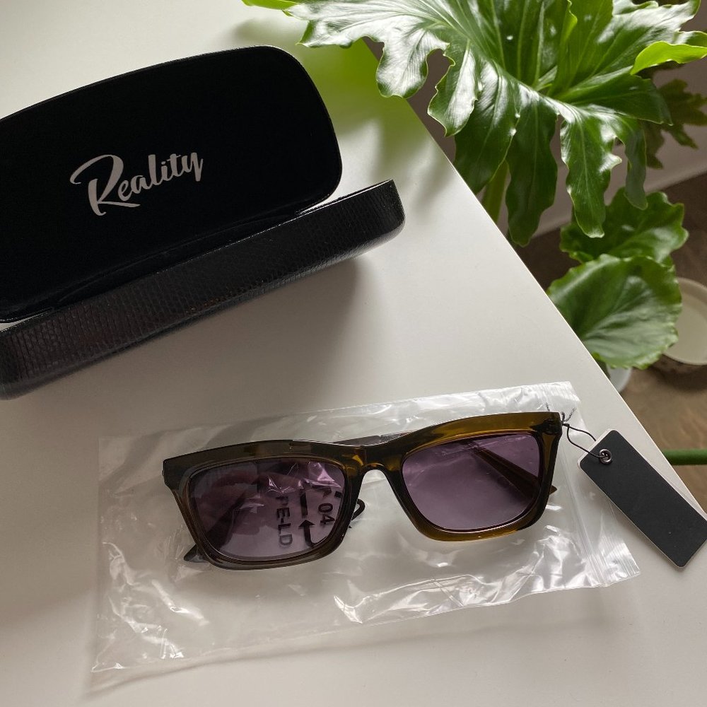 Modern Citizen | Rectangular Gradient Sunglasses - Picture 5 of 6